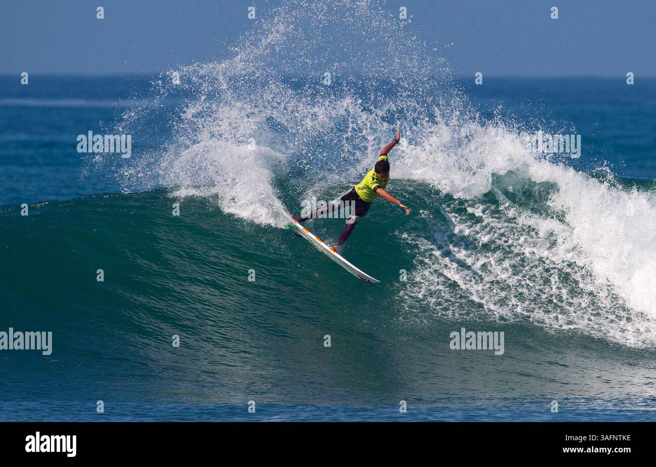 19 septembre 2012 - San Clemente, Californie, É.-U. - JEREMY FLORES, de France, s'est classé deuxième à sa quatrième manche aux Hurley Pro Trestles après avoir été battu par A. Buchan (AUS). Flores a avancé dans la cinquième ronde où il affronte M. Fanning (AUS) pour une place en quarts de finale. (Crédit image : © Kirstin Scholtz/ASP-Covered images/ZUMAPRESS.com) Banque D'Images