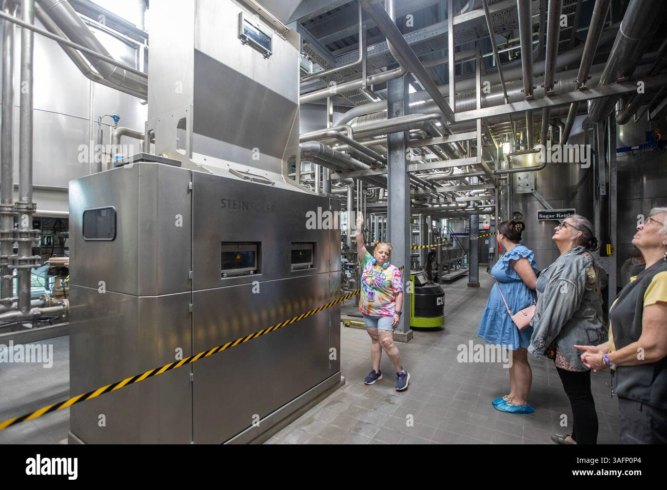 Covington, Louisiane - brasserie artisanale de la brasserie Abita Brewing Company. Un guide explique le processus de brassage aux visiteurs. Banque D'Images