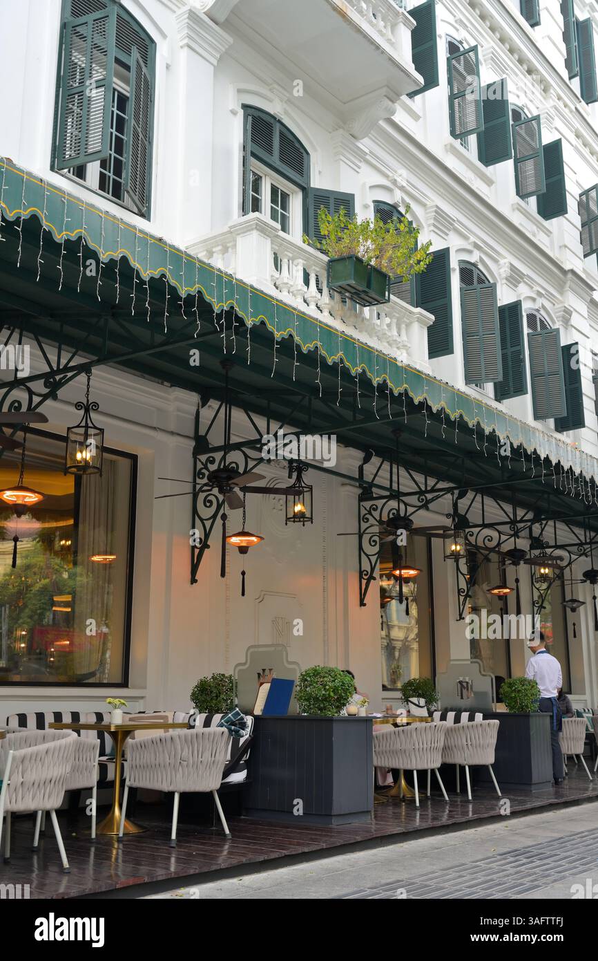 Le légendaire Hôtel Metropole, présent et passé - la vie animée à Hanoi, capitale du Vietnam VN Banque D'Images