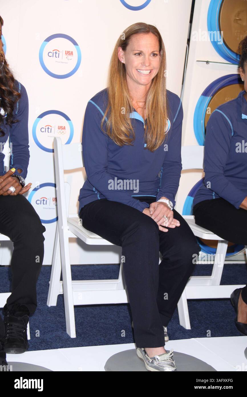 12 avril 2012 - New York, New York, É.-U. - CHRISTIE Rampone olympic Soccer.at citi Bank dévoile les athlètes de l'équipe olympique américaine Sponsorship.campaign de citi.et les sports olympiques et paralympiques américains. Programmes au 399 Park Ave 4-12-2012. 2012(crédit image : © John Barrett/Globe photos/ZUMAPRESS.com) Banque D'Images