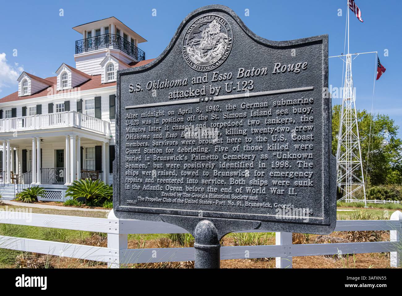 Musée Home Front de la seconde Guerre mondiale avec marqueur historique d'attaque de sous-marins allemands sur l'île de Simons à offert Simons, en Géorgie. (ÉTATS-UNIS) Banque D'Images