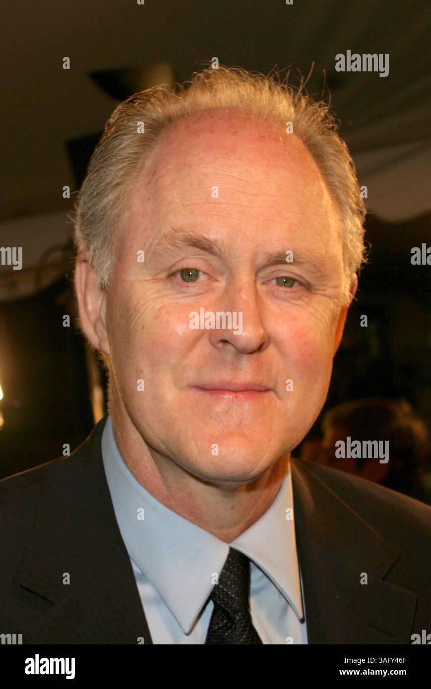 08 nov. 2004 ; Westwood, CA, États-Unis ; L'acteur JOHN LITHGOW au 'Kinsey' LA Premiere qui s'est tenu au Mann's Village Theatre. (Crédit image : Scott Weiner/ZUMAPRESS.com) Banque D'Images