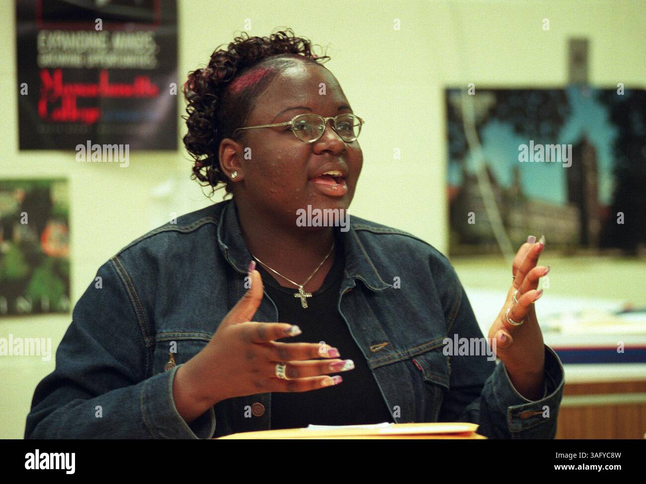 Nneka Dorsla, âgée de 18 ans, de la Roosevelt High School prévoit de fréquenter Mary Baldwin ou Morgan State University à l'automne. Photo prise le 26 mai 2000. (Crédit image : The Washington Times/ZUMAPRESS.com) Banque D'Images