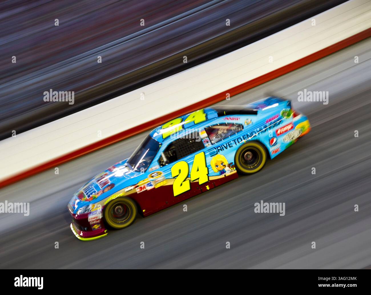 BRISTOL, TN - 25 août 2012 : les équipes de la série NASCAR Sprint Cup se préparent à prendre la piste pour l'IRWIN Tools Night Race à Bristol, TN. (Crédit image : © ASP/Cal Sport Media/ZUMAPRESS.com) Banque D'Images