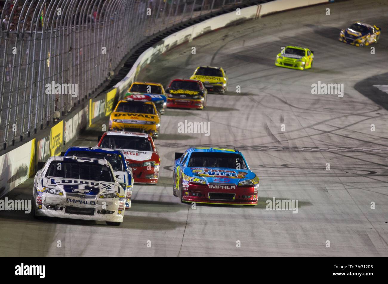 BRISTOL, TN - 25 août 2012 : les équipes de la série NASCAR Sprint Cup se préparent à prendre la piste pour l'IRWIN Tools Night Race à Bristol, TN. (Crédit image : © ASP/Cal Sport Media/ZUMAPRESS.com) Banque D'Images