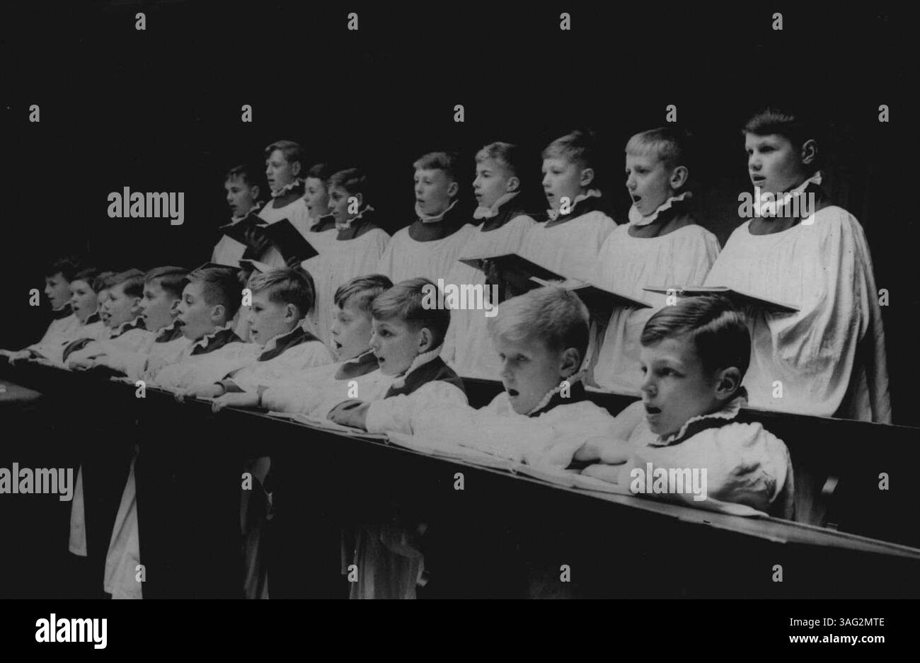 Répétition pour les Royal Wedding Boys du célèbre Westminster ***** École de chœur répétant la musique pour le ***** Mariage entre la princesse Elizabeth ***** Lieutenant Philip Mountbatten. 17 octobre 1947. (Photo de Sport & General Press Agency Limited). Banque D'Images