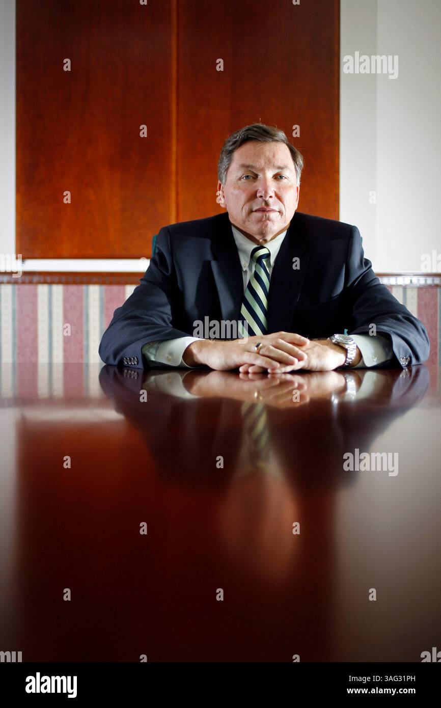 SP 299698 ZUPP Banktarp 1 CHRIS ZUPPA | Times (01/06/2009 Pinellas Park) First Community Bank Corporation of America Président et PDG Ken Cherven (image de crédit : St Petersburg Times/ZUMAPRESS.com) Banque D'Images