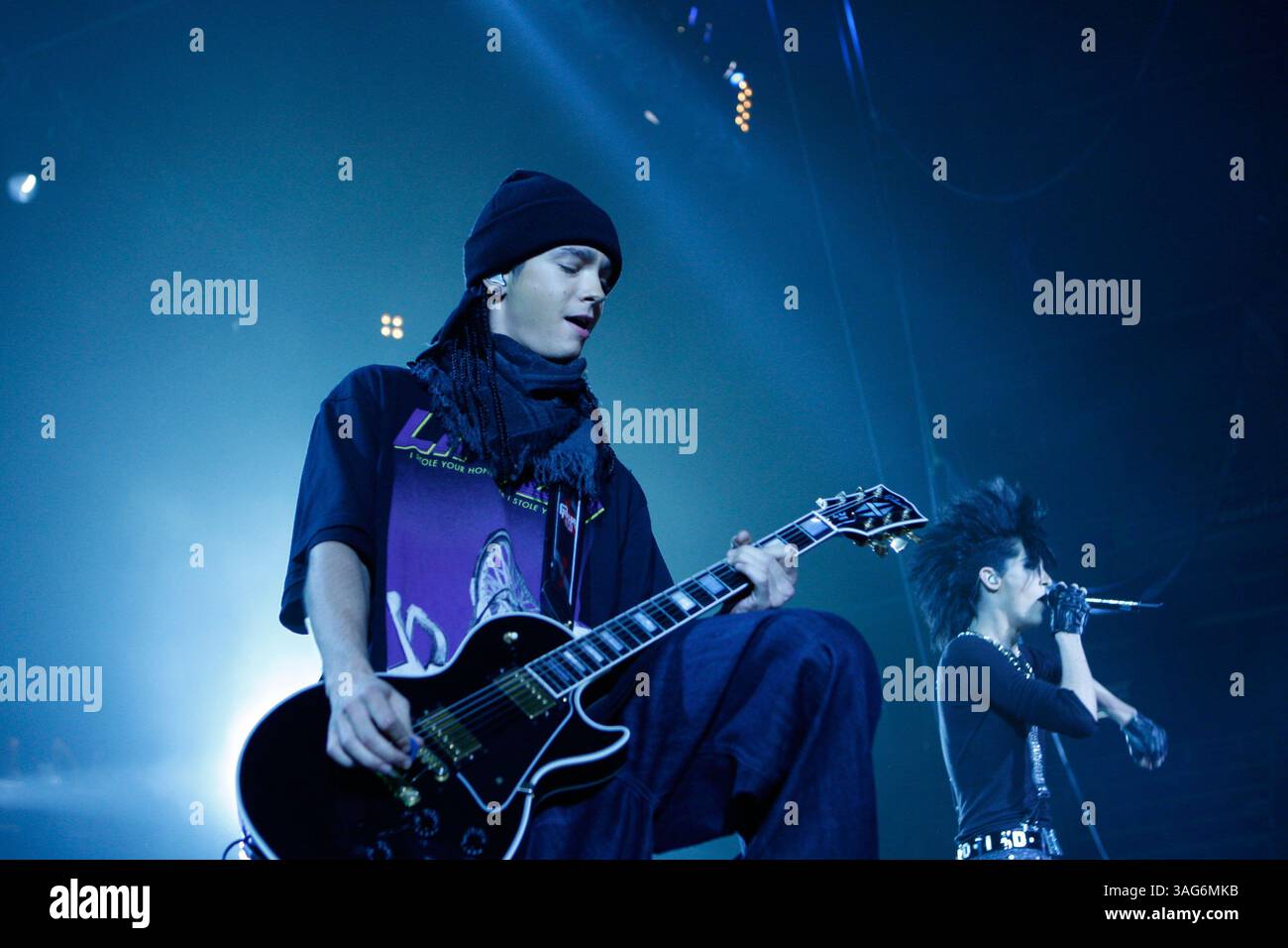 09 oct. 2009 - Athènes, Grèce - le guitariste TOM KAULITZ du groupe allemand Tokio Hotel se produit en direct pendant la journée MTV (Credit image : Aristidis Vafeiadakis/ZUMAPRESS.com) Banque D'Images