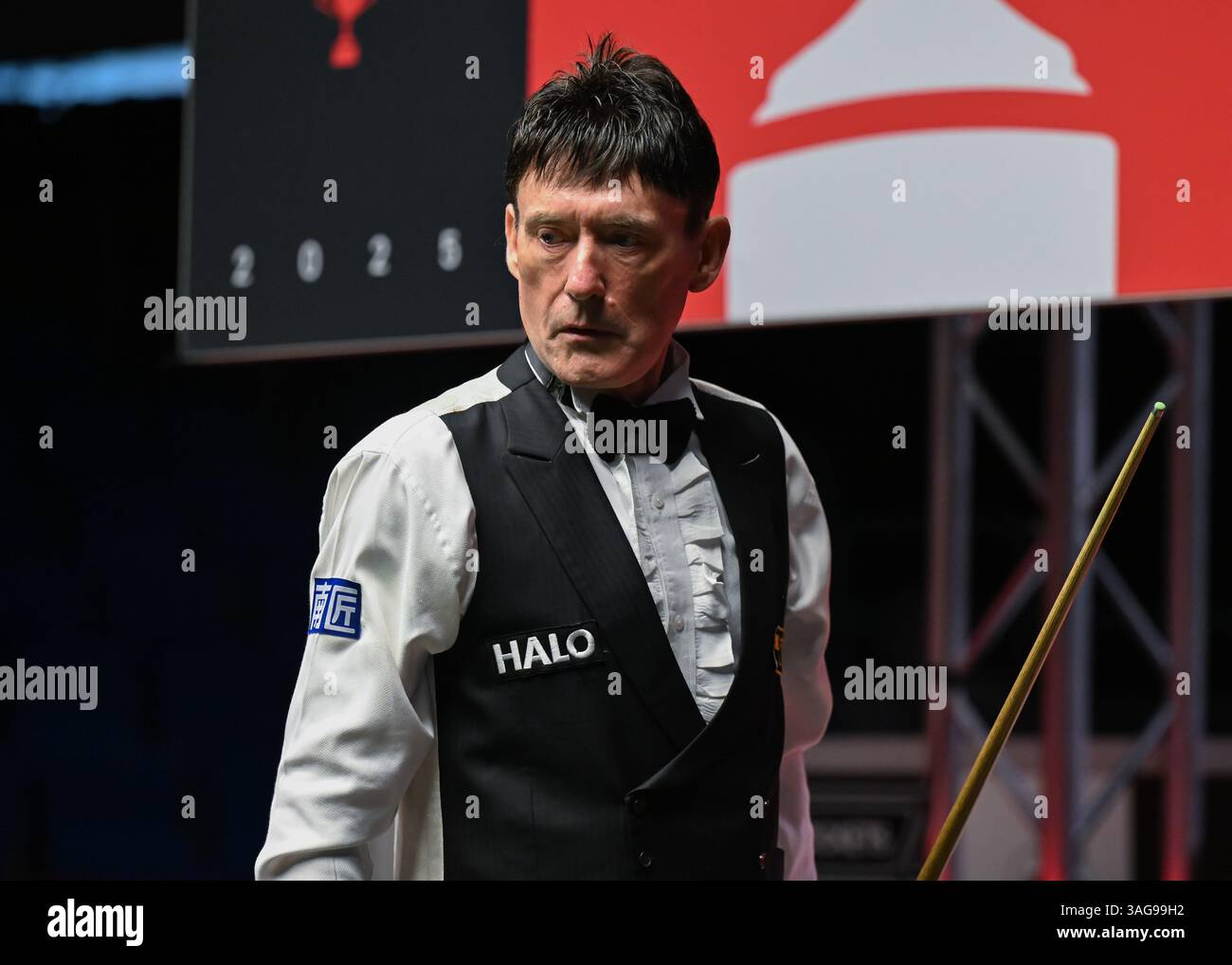 Sheffield, Royaume-Uni. 8 avril 2025. Jimmy White lors de son match contre Anton Kazakov lors du Halo World Championship 2025 Qualifiers match à EIS Sheffield, Sheffield. Le crédit photo devrait se lire : Cody Froggatt/Sportimage crédit : Sportimage Ltd/Alamy Live News Banque D'Images