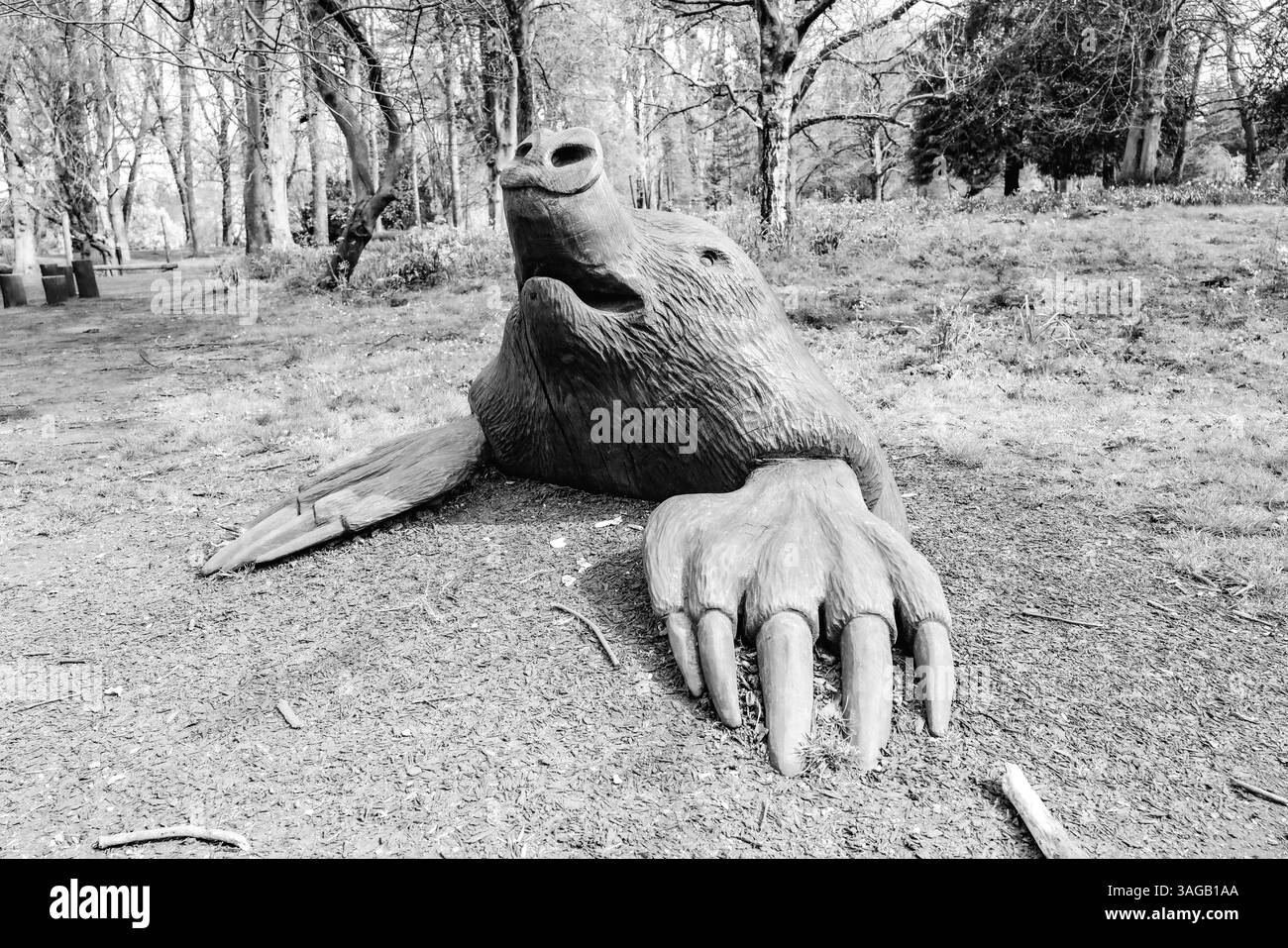 Journée ensoleillée de marche à travers Bute Park Cardiff City South Wales UK Banque D'Images