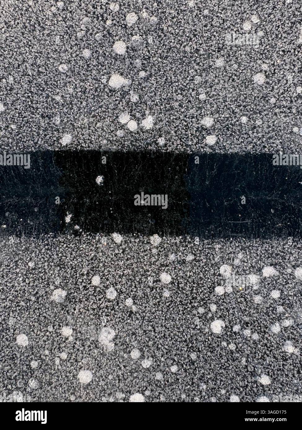 Motifs givrés formés sur la surface glacée - Image de stock capturée avec un smartphone