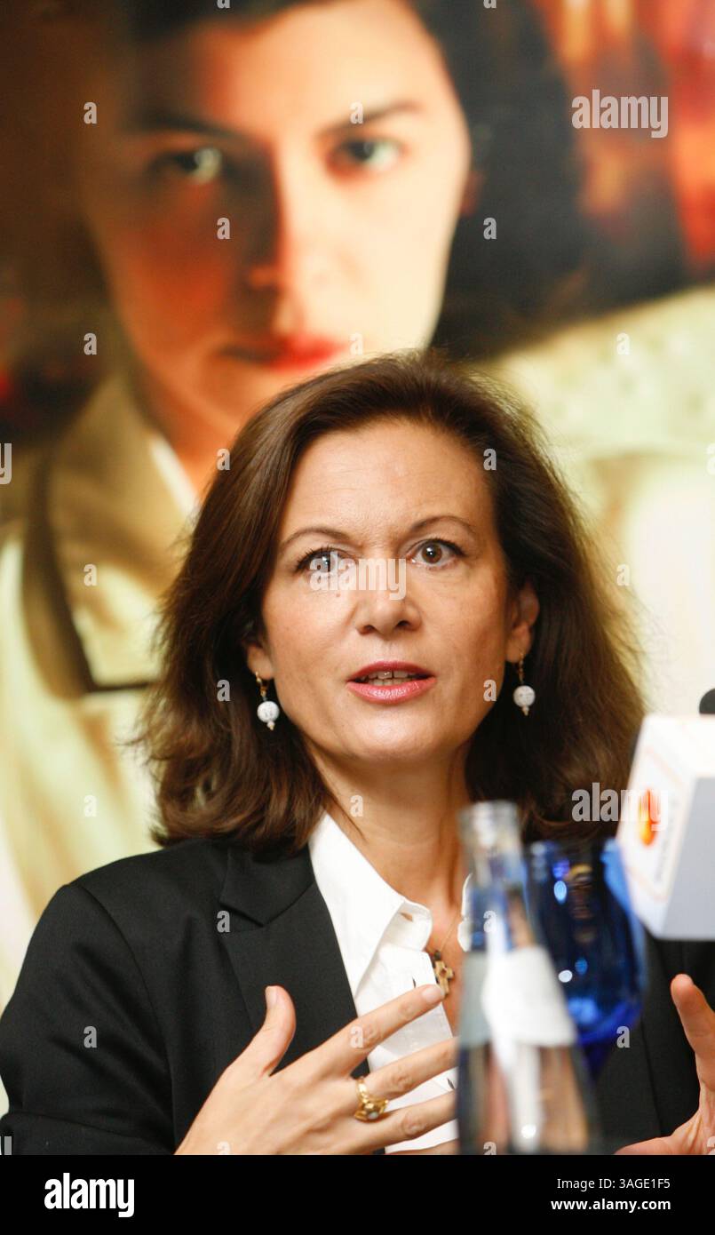 30 septembre 2009 - Moscou, Russie - la réalisatrice française ANNE FONTAINE fait la promotion de son nouveau film 'Coco Before Chanel' lors d'une conférence de presse à Moscou (crédit image : PhotoXpress/ZUMAPRESS.com) Banque D'Images