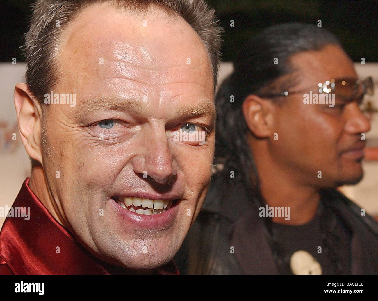 27 février 2004 ; Beverly Hills, CA, États-Unis ; les acteurs BRUCE HOPKINS (LT) et LAWRENCE MAKOARE lors de la troisième célébration annuelle du cinéma et du talent créatif néo-zélandais au Beverly Hills Hotel. (Crédit image : Vaughn Youtz/ZUMAPRESS.com) Banque D'Images