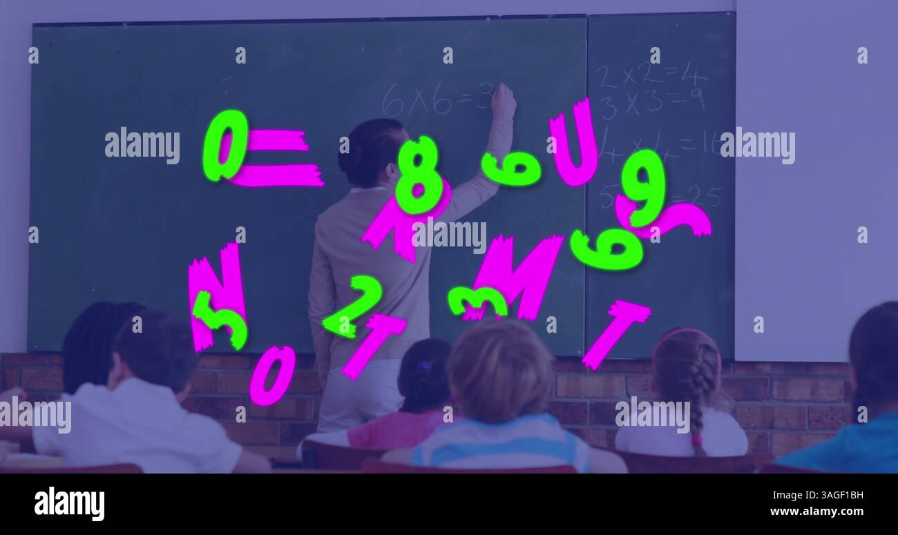 Nombres et alphabets multiples changeants contre les enseignantes enseignantes à l'école Banque D'Images