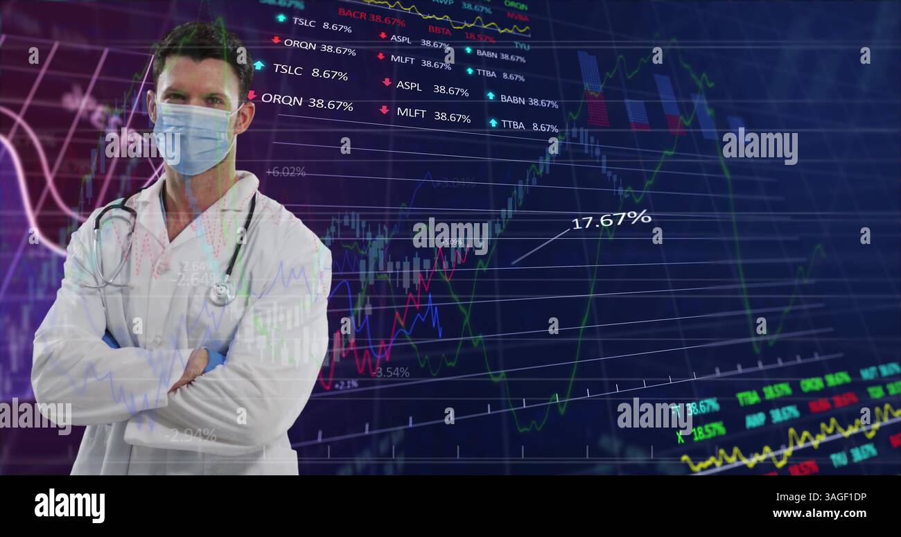 Portrait d'un médecin masculin caucasien portant un masque facial contre le traitement des données financières Banque D'Images