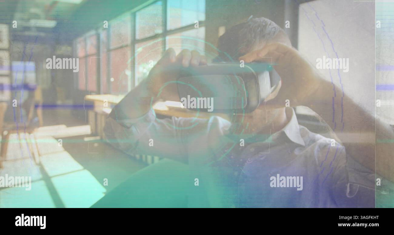 Image de balayage de l'oscilloscope avec glitch et homme utilisant le casque vr Banque D'Images