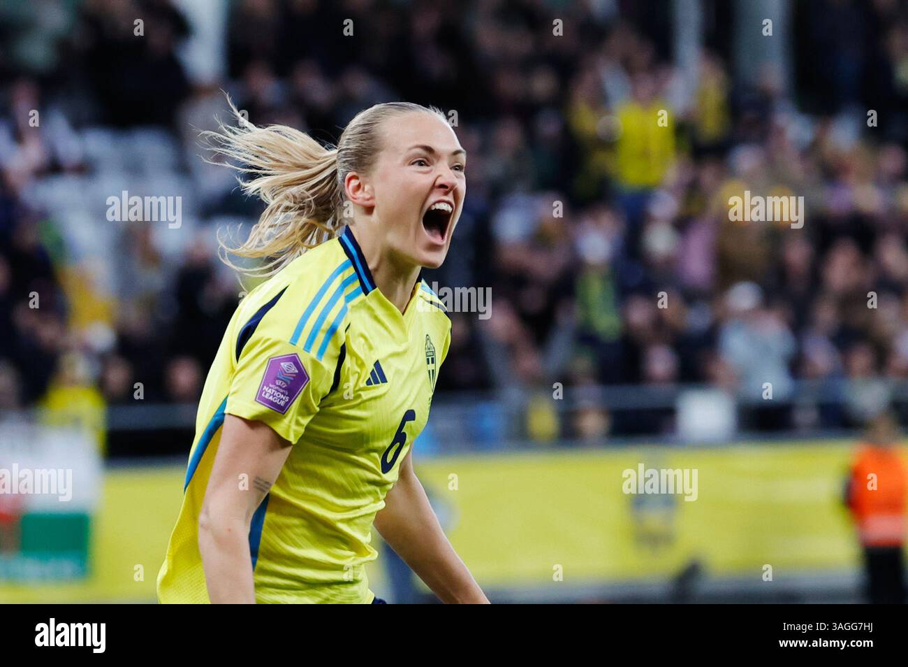 La suédoise Magdalena Eriksson célèbre après avoir marqué 1-0 points lors du match de football de mardi dans la division A De l'UEFA Women's Nations League, Groupe 4, entre la Suède et le pays de Galles à Gamla Ullevi à Gothenburg, Suède, le 8 avril 2025.photo : Adam Ihse/TT/Code 9200 crédit : TT News Agency/Alamy Live News Banque D'Images