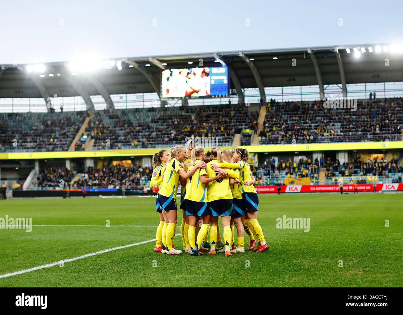 La Suède célèbre après avoir marqué 1-0 points lors du match de football de mardi dans la division A De l'UEFA Women's Nations League, Groupe 4, entre la Suède et le pays de Galles à Gamla Ullevi à Gothenburg, Suède, le 08 avril 2025.photo : Adam Ihse/TT/Code 9200 crédit : TT News Agency/Alamy Live News Banque D'Images