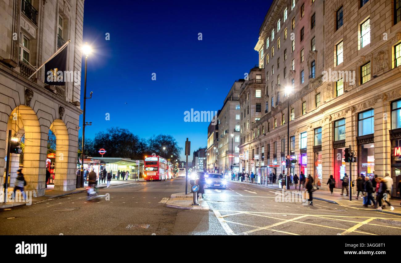 Nuit à Piccadilly London UK Banque D'Images
