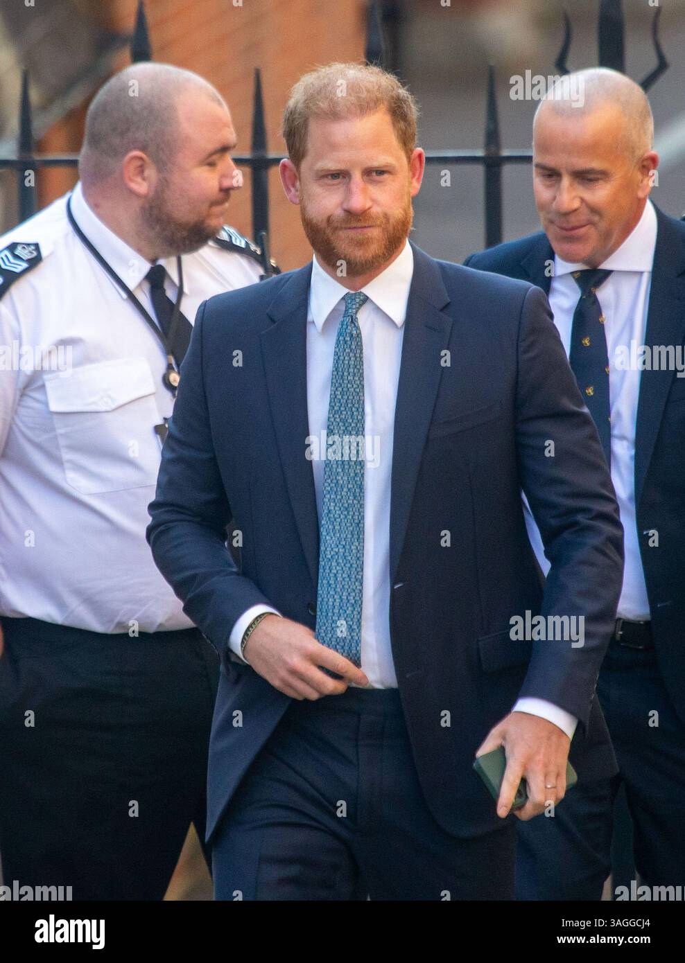 Londres, Angleterre, Royaume-Uni. 8 avril 2025. Le duc de Sussex HARRY arrive à la Royal courts of Justice, dans le centre de Londres, pour le début de son appel contre une décision de la haute Cour sur sa plainte contre le ministère de l'intérieur pour le niveau de sécurité qu'il reçoit pendant qu'il est au Royaume-Uni. (Crédit image : © Tayfun Salci/ZUMA Press Wire) USAGE ÉDITORIAL SEULEMENT ! Non destiné à UN USAGE commercial ! Banque D'Images