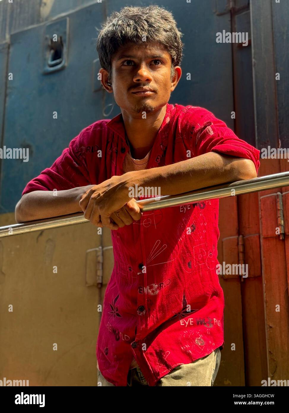 Passager de train, gare de Tongi à côté de Dhaka Bangladesh Banque D'Images