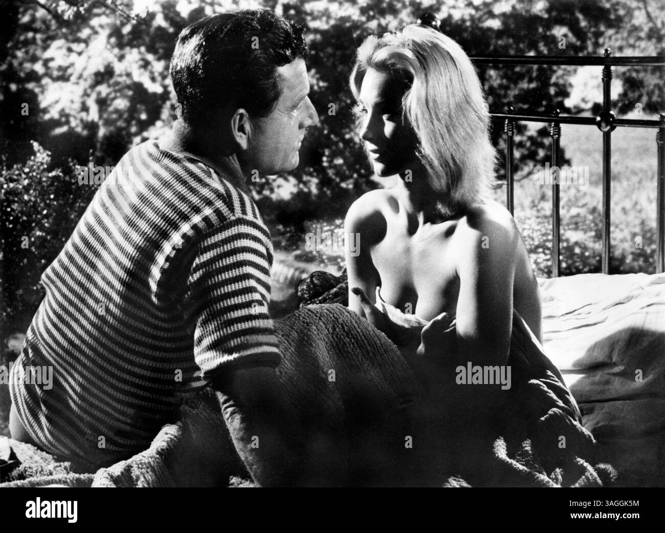 Kenneth More, Shirley Anne Field, sur le plateau du film, 'Man in the Moon', J. Arthur Rank film Distributors, 1960 Banque D'Images