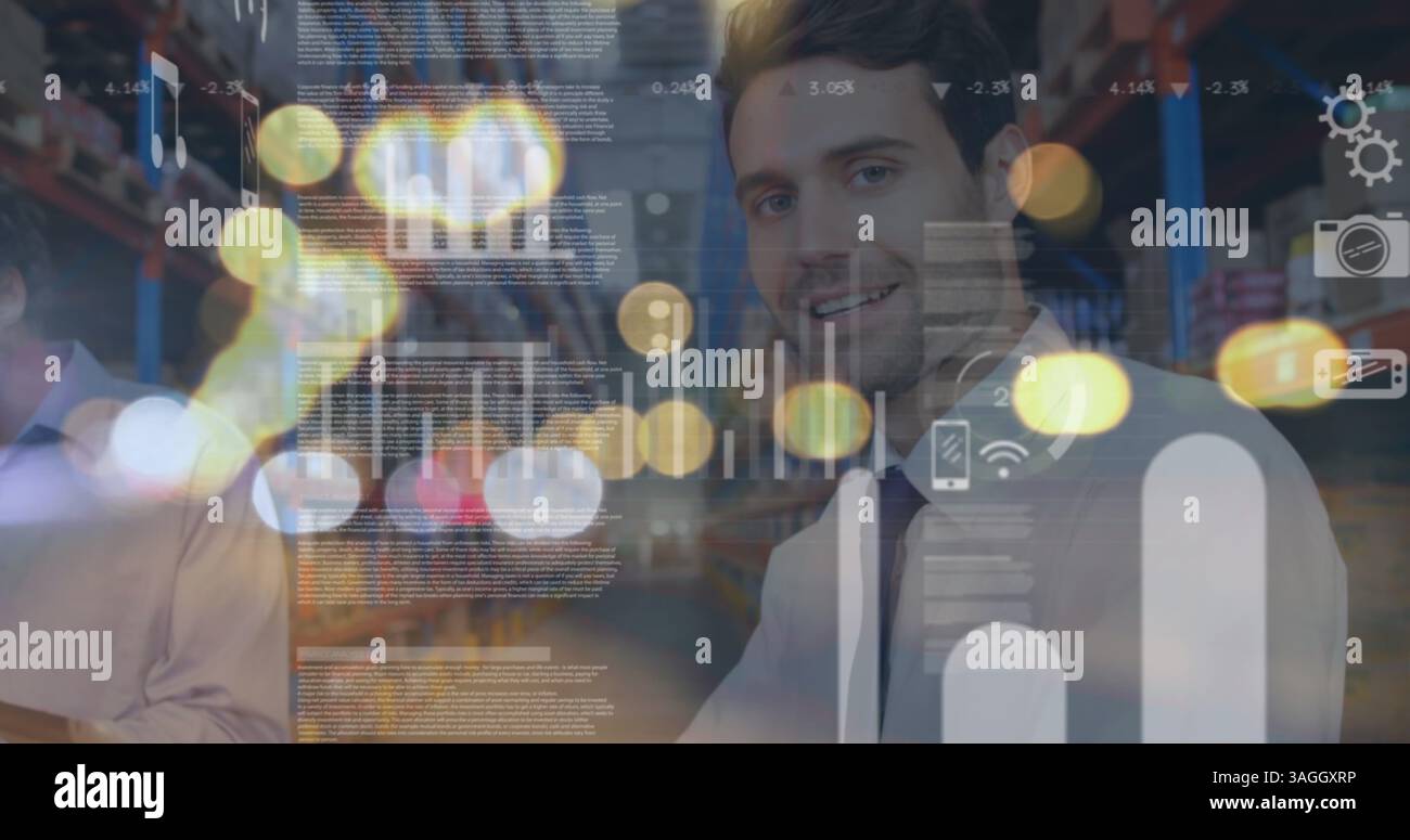 Image du traitement des données sur homme d'affaires utilisant la tablette dans le centre d'expédition d'entrepôt Banque D'Images