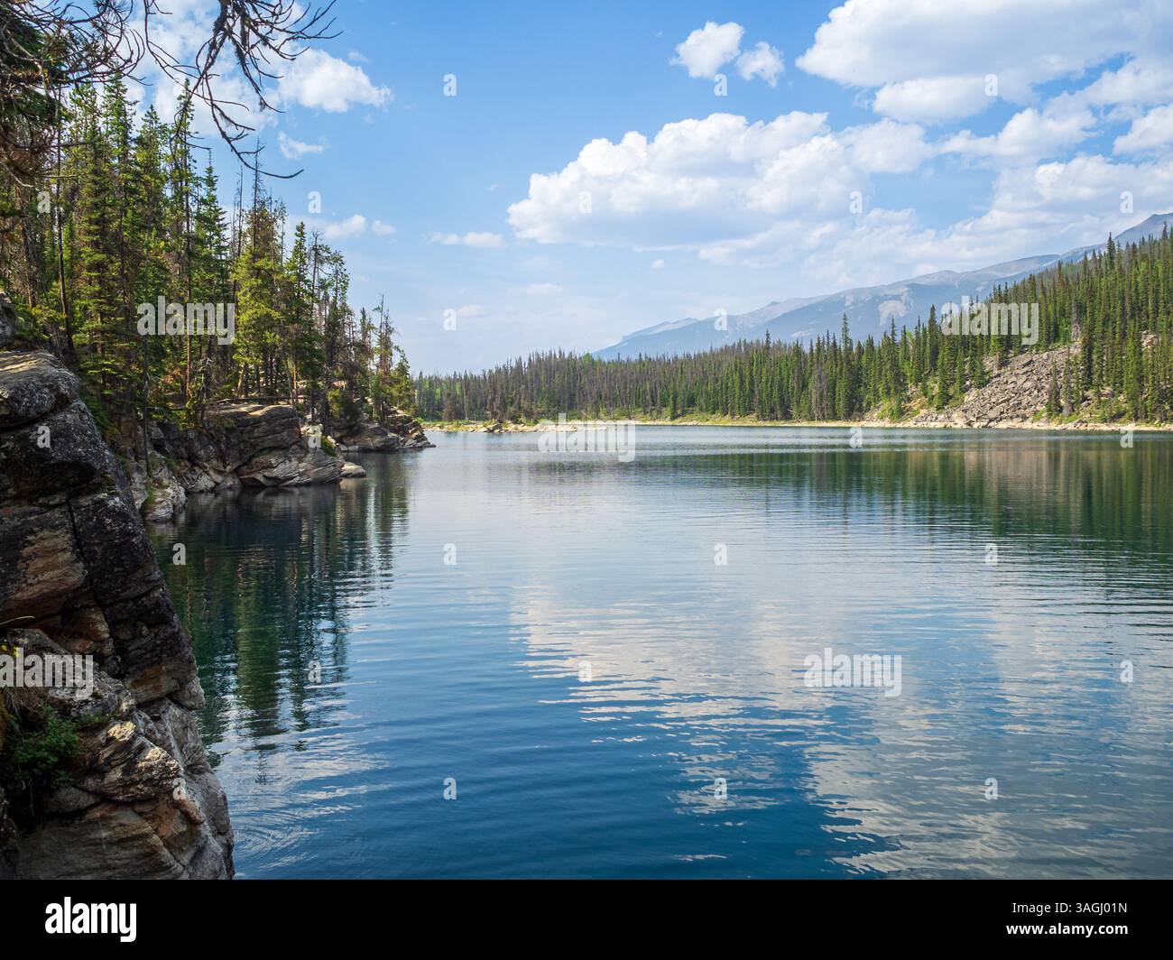 Vue générale du deuxième lac, Vallée des cinq lacs, PN Jasper, Canada Banque D'Images