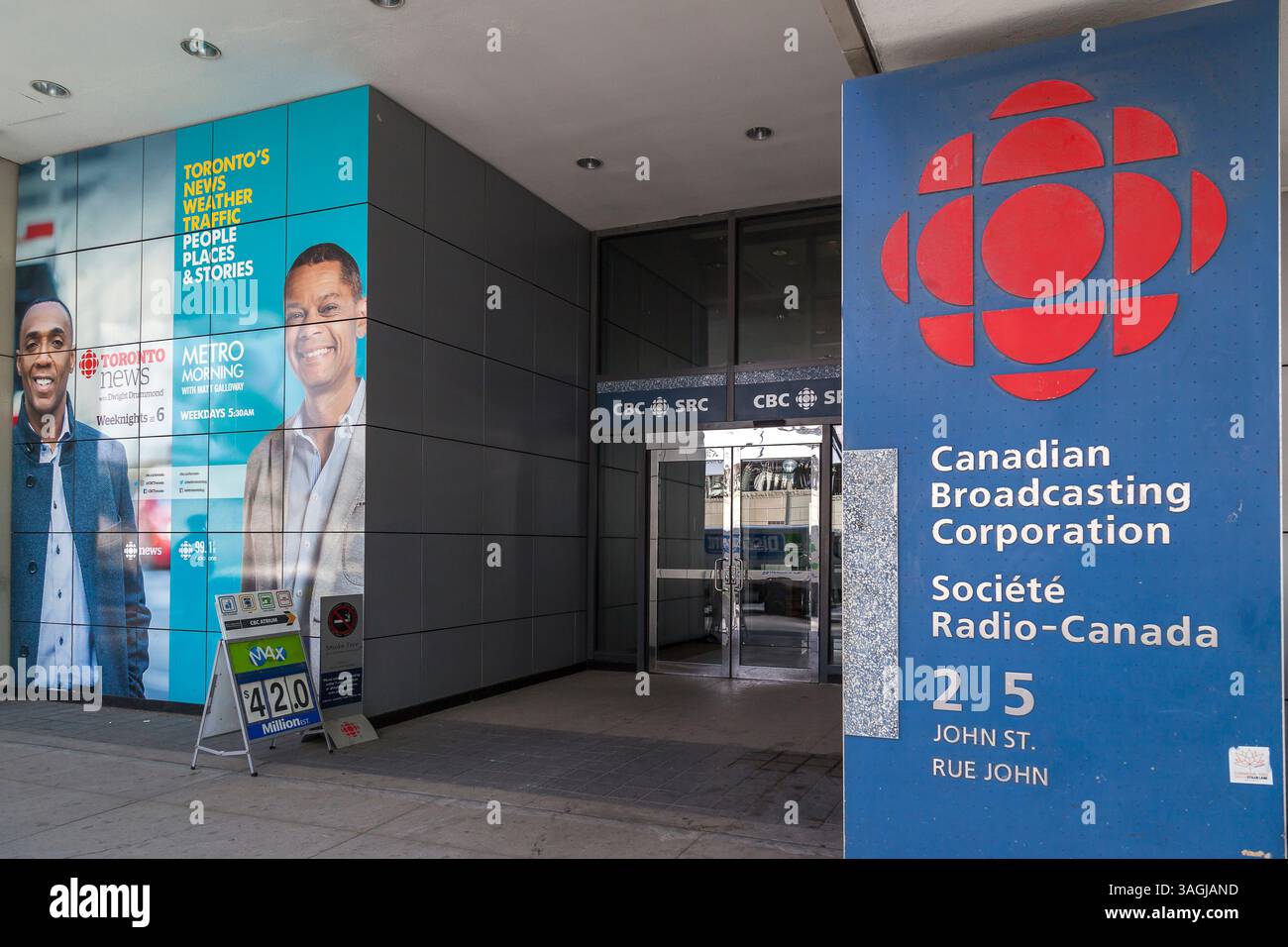 Toronto, Canada - 19 juin 2018 : entrée au Centre Radio-Canada (CBC) à Toronto. Banque D'Images Toronto, Canada - 19 juin 2018 : entrée au Centre Radio-Canada (CBC) à Toronto. Banque D'Images
