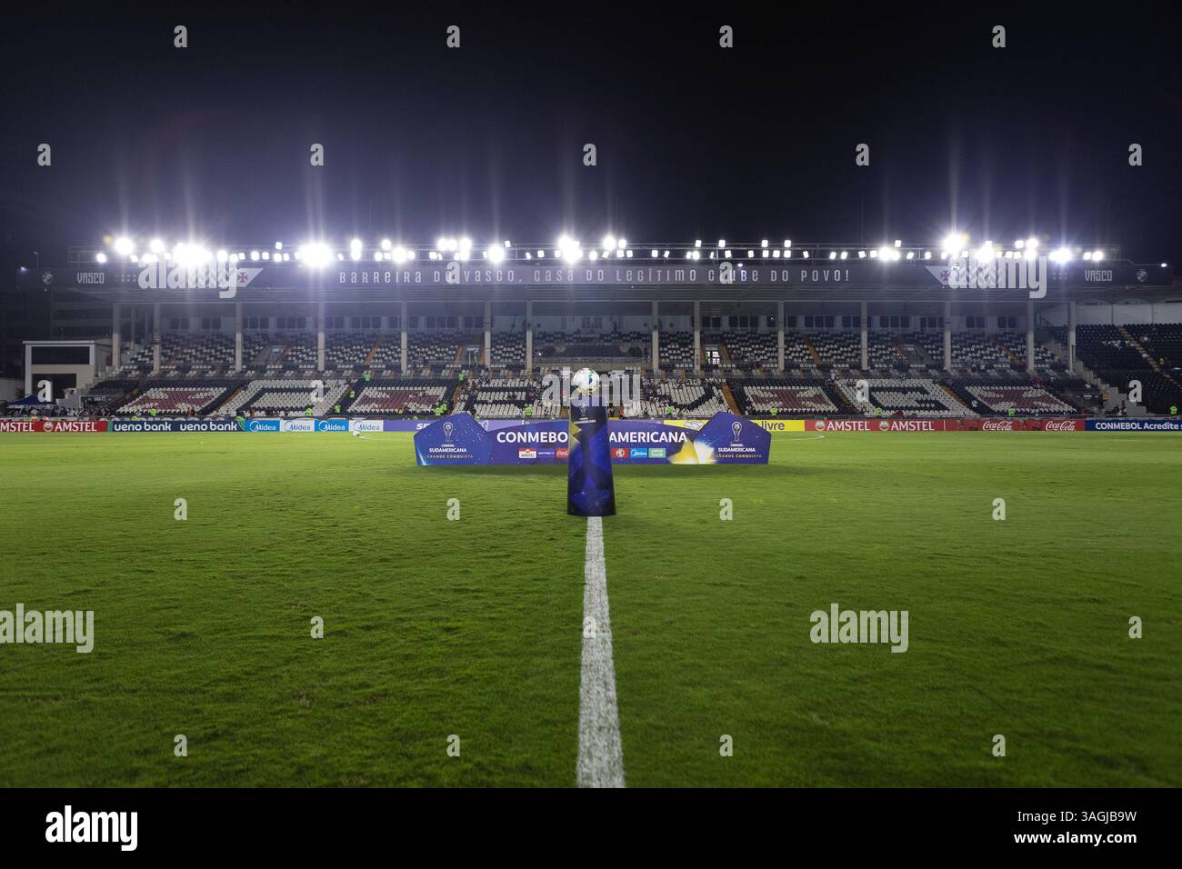 Rio de Janeiro, Brésil. 08 avril 2025. RIO DE JANEIRO, BRÉSIL - 08 AVRIL : vue générale à l'intérieur du stade avant le match entre Vasco da Gama et Puerto Cabello dans le cadre de la Copa CONMEBOL Sudamericana 2025 au stade Sao Januario le 08 avril 2025 à Rio de Janeiro, Brésil. Crédit : Ruano Carneiro/Alamy Live News Banque D'Images