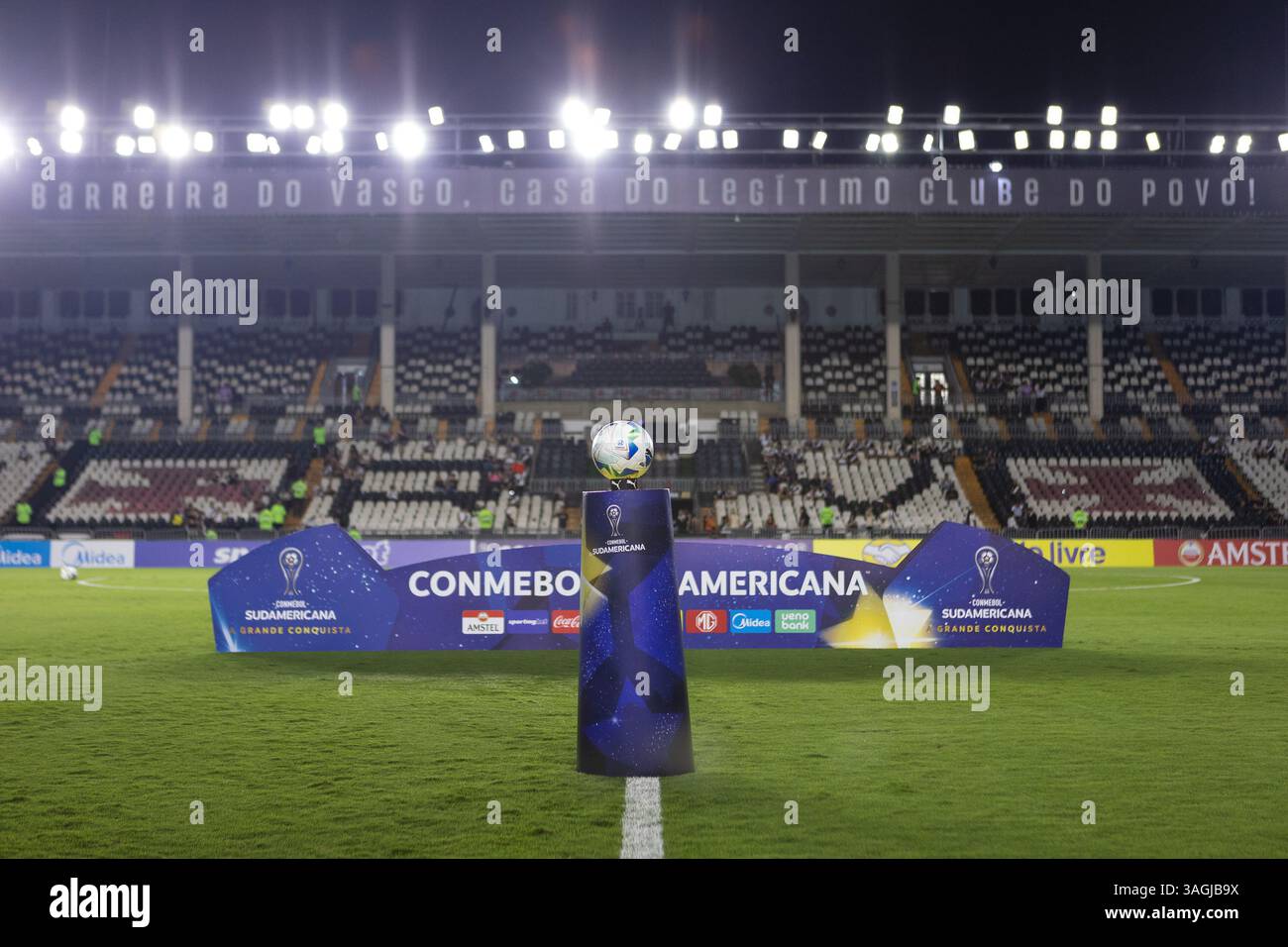 Rio de Janeiro, Brésil. 08 avril 2025. RIO DE JANEIRO, BRÉSIL - 08 AVRIL : vue générale à l'intérieur du stade avant le match entre Vasco da Gama et Puerto Cabello dans le cadre de la Copa CONMEBOL Sudamericana 2025 au stade Sao Januario le 08 avril 2025 à Rio de Janeiro, Brésil. Crédit : Ruano Carneiro/Alamy Live News Banque D'Images