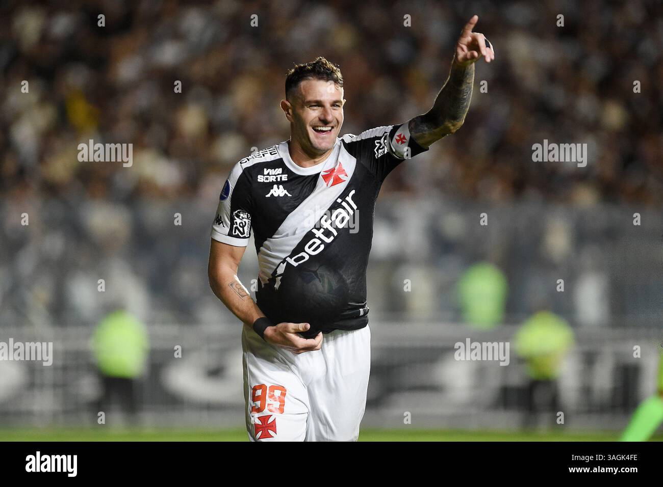 RIO DE JANEIRO, BRÉSIL - 08 AVRIL Pablo Vegetti de Vasco da Gama célèbre après le but lors du match entre Vasco et Puerto Cabello Banque D'Images