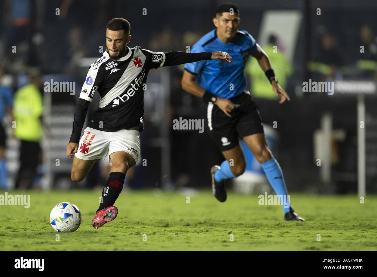 Rio de Janeiro, Brésil. 09th Apr, 2025. RJ - RIO DE JANEIRO - 04/08/2025 - COUPE SUD-AMÉRICAINE 2025, VASCO x PUERTO CABELLO - Coutinho joueur de Vasco lors du match contre Puerto Cabello au stade Sao Januario pour le championnat de Coupe Sud-américaine 2025. Photo : Jorge Rodrigues/AGIF crédit : AGIF/Alamy Live News Banque D'Images