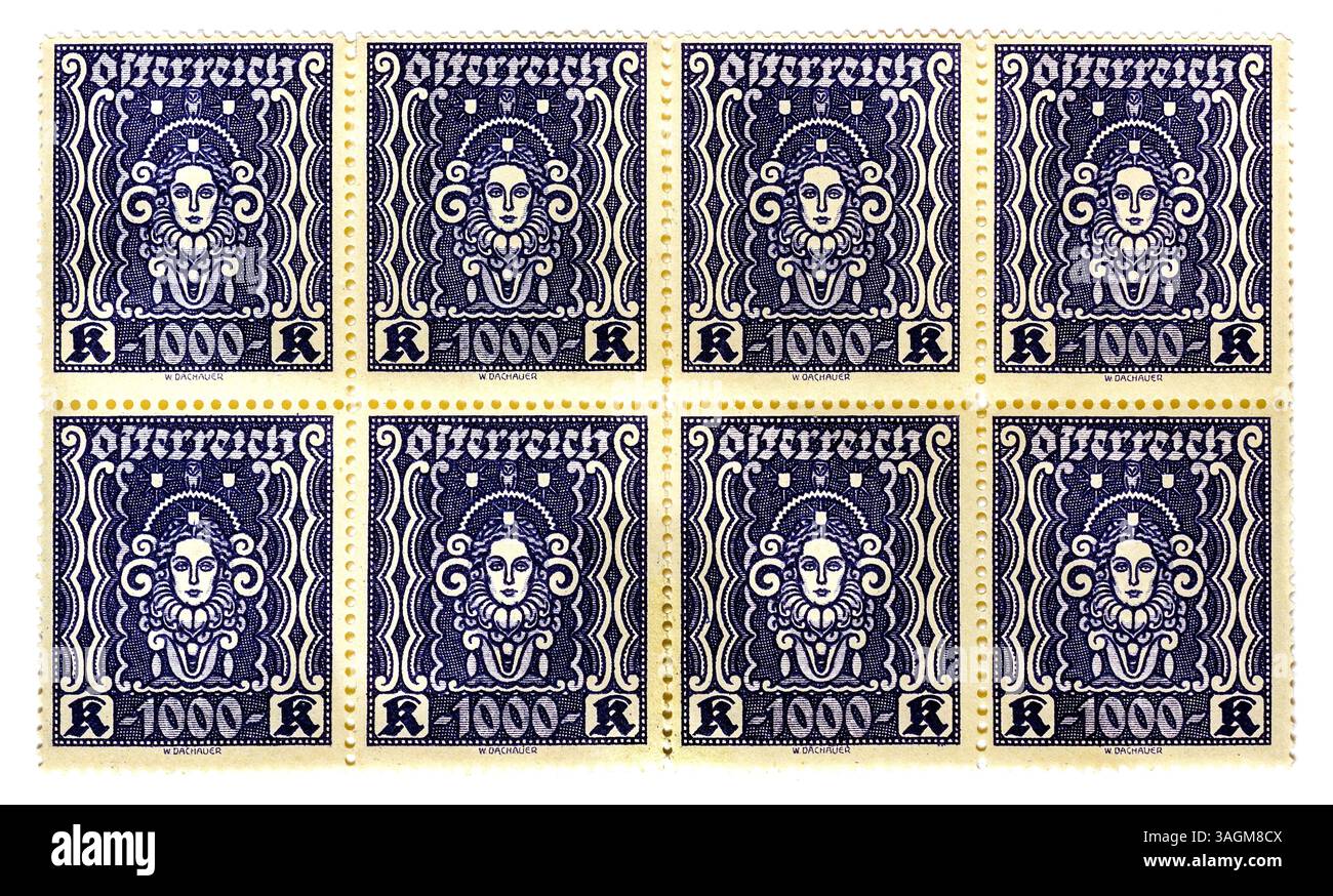 Blocs de 1922/1924 timbres-poste autrichiens violets foncés inutilisés de 1000 couronnes représentant le dessin de Frauenkopf (tête de femme) - Autriche. Banque D'Images