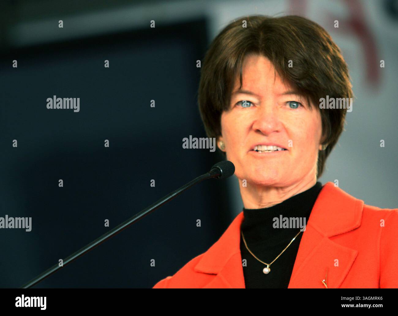 SALLY RIDE, la première femme américaine dans l'espace, montrée ici le 2 février 2008 à Las Vegas, est décédée lundi 23 juillet 2012 après une bataille de 17 mois contre le cancer du pancréas. Elle avait 61 ans. Elle a volé dans l'espace en 1983 à l'âge de 32 ans lorsqu'elle a volé dans la navette spatiale Challenger. (Crédit image : © Barry Sweet/ZUMAPRESS.com) Banque D'Images