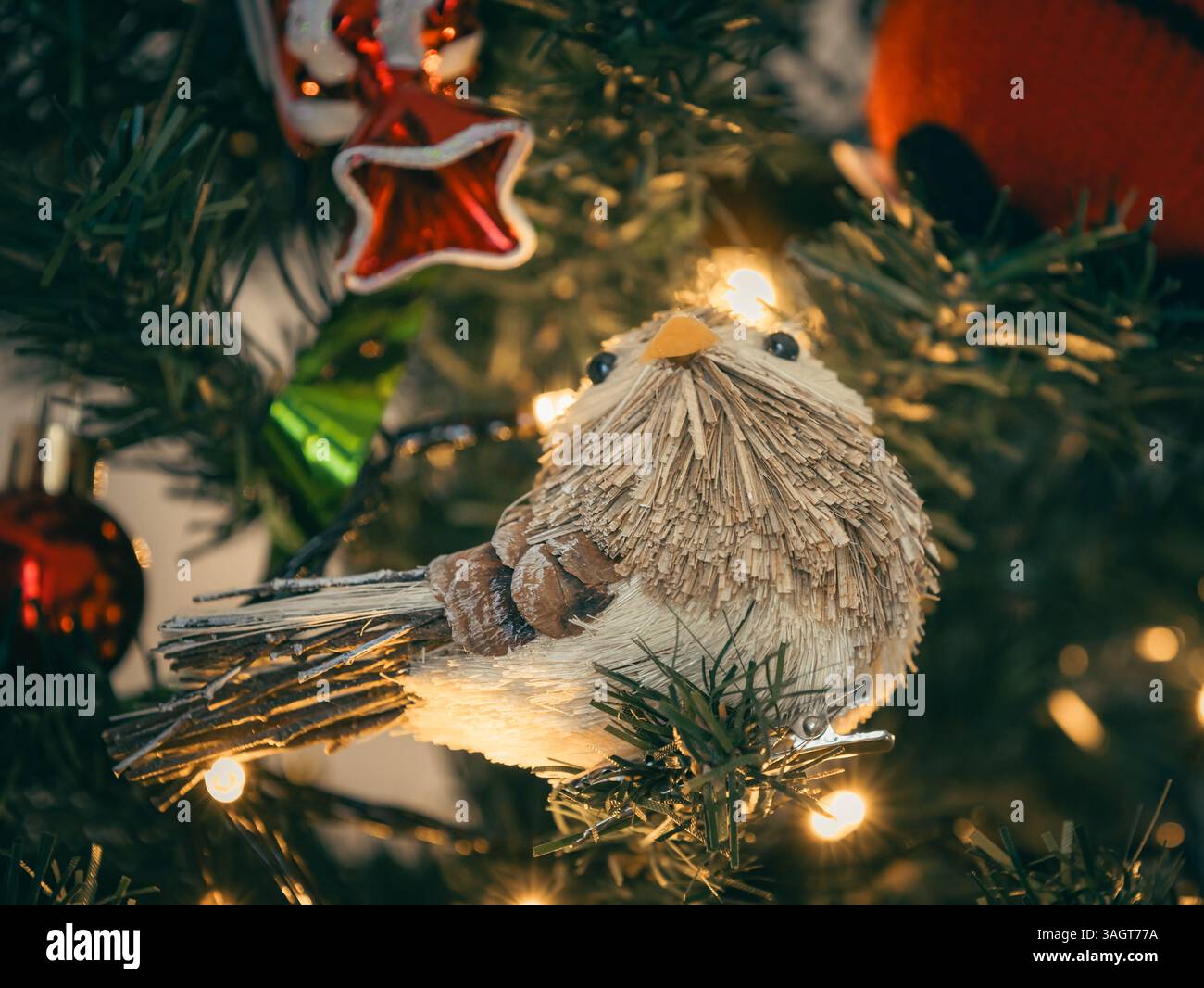 Ornement d'oiseaux sur un arbre de Noël Banque D'Images