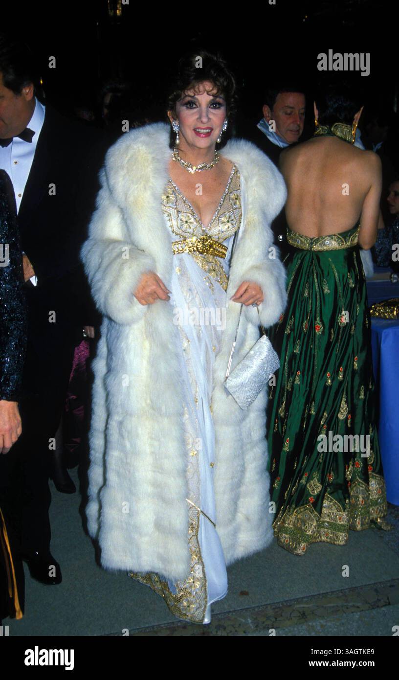 00 décembre 1988 - GINA LOLLOBRIGIDA 1988.(crédit image : © Globe photos/ZUMApress.com) Banque D'Images