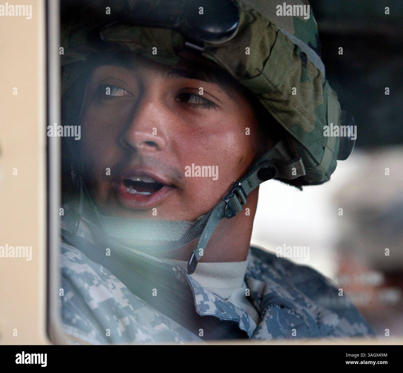 Le réserviste de l'armée américaine, le PFC Agustin Romero, lors de l'opération Pacific Warrior à Fort Hunter Liggett dans le sud du comté de Monterey le mardi 16 juin 2009. Plus de 4 000 réservistes de l’Armée mènent leur exercice d’entraînement annuel. (Image de crédit : Monterey Herald/ZUMA Press) Banque D'Images