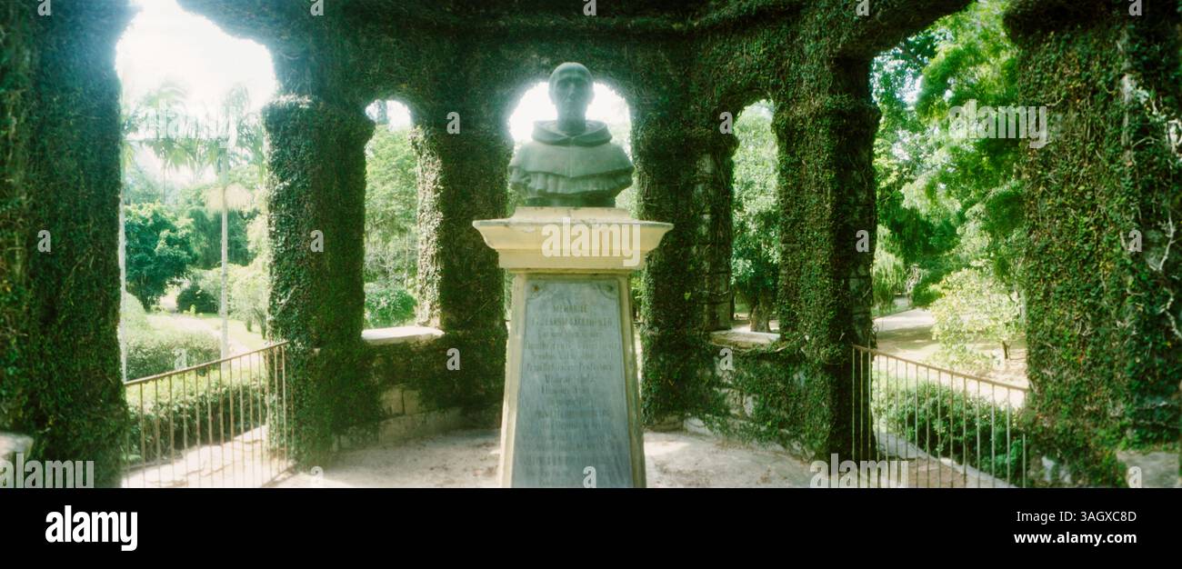 Statue commémorative dans la maison du cèdre, Jardim Botanico, Zona Sul, Rio de Janeiro, Brésil Banque D'Images