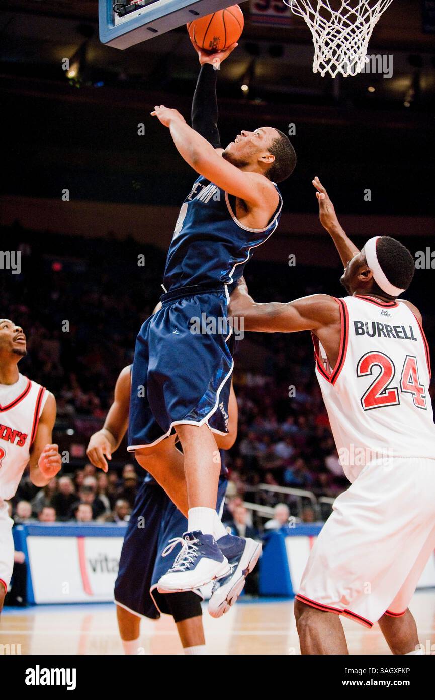 03 mars 2009 : Chris Wright de Georgetown (4) roule dans la peinture du haut de la clé pour deux points lors d'un match de basket de la NCAA Big East Conference entre John's Red Storm et les Georgetown Hoyas au World Most Famous Arena Madison Square Garden à New York. John's a fait une victoire de retour sur Georgetown en prolongation 59-56.(Credit image : © Duncan Williams/Cal Sport Media) Banque D'Images