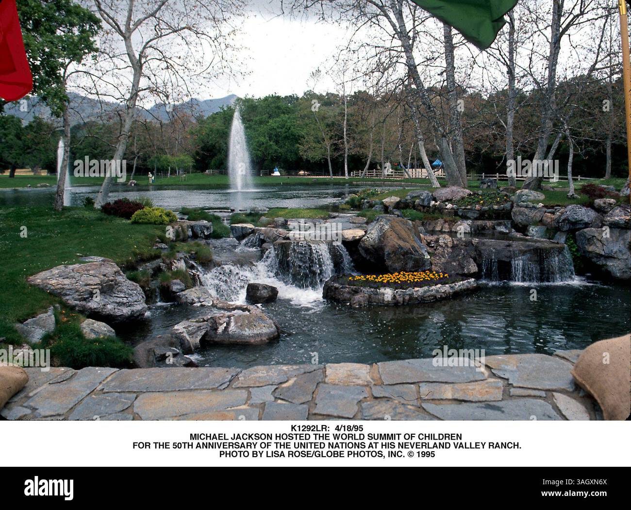 K1292LR : 4/18/95.MICHAEL JACKSON A ACCUEILLI LE SOMMET MONDIAL DES ENFANTS . POUR LE 50E ANNIVERSAIRE DES NATIONS UNIES DANS SON RANCH DE NEVERLAND VALLEY..PHOTO DE LISA ROSE/GLOBE PHOTOS, INC â© 1995 (crédit image : © Globe photos/ZUMAPRESS.com) Banque D'Images