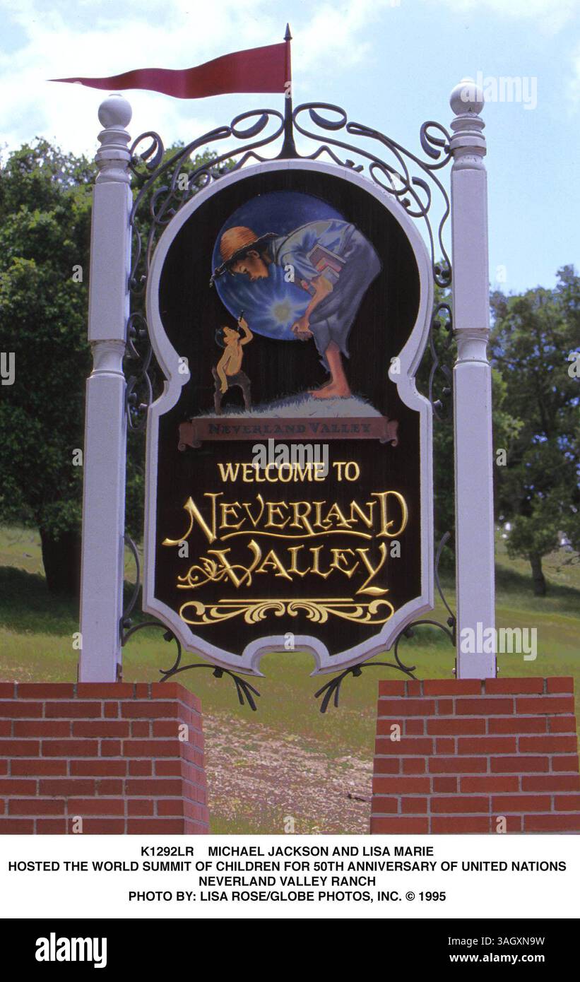 K1292LR MICHAEL JACKSON ET LISA MARIE ONT ACCUEILLI LE SOMMET MONDIAL DES ENFANTS POUR LE 50ÈME ANNIVERSAIRE DES NATIONS UNIES. RANCH DE NEVERLAND VALLEY. PHOTO PAR : LISA ROSE/GLOBE PHOTOS, INC â© 1995 (crédit image : © Globe photos/ZUMAPRESS.com) Banque D'Images