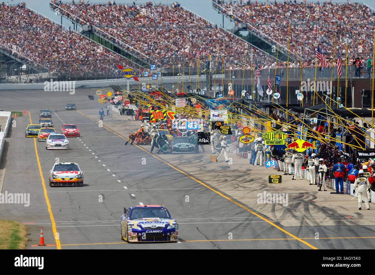 14 juin 2009 : The Pits à la course Life Lock 400, Michigan International Speedway, Brooklyn, mi. (Crédit image : © Rick Osentoski/Cal Sport Media/ZUMA Press) Banque D'Images 14 juin 2009 : The Pits à la course Life Lock 400, Michigan International Speedway, Brooklyn, mi. (Crédit image : © Rick Osentoski/Cal Sport Media/ZUMA Press) Banque D'Images