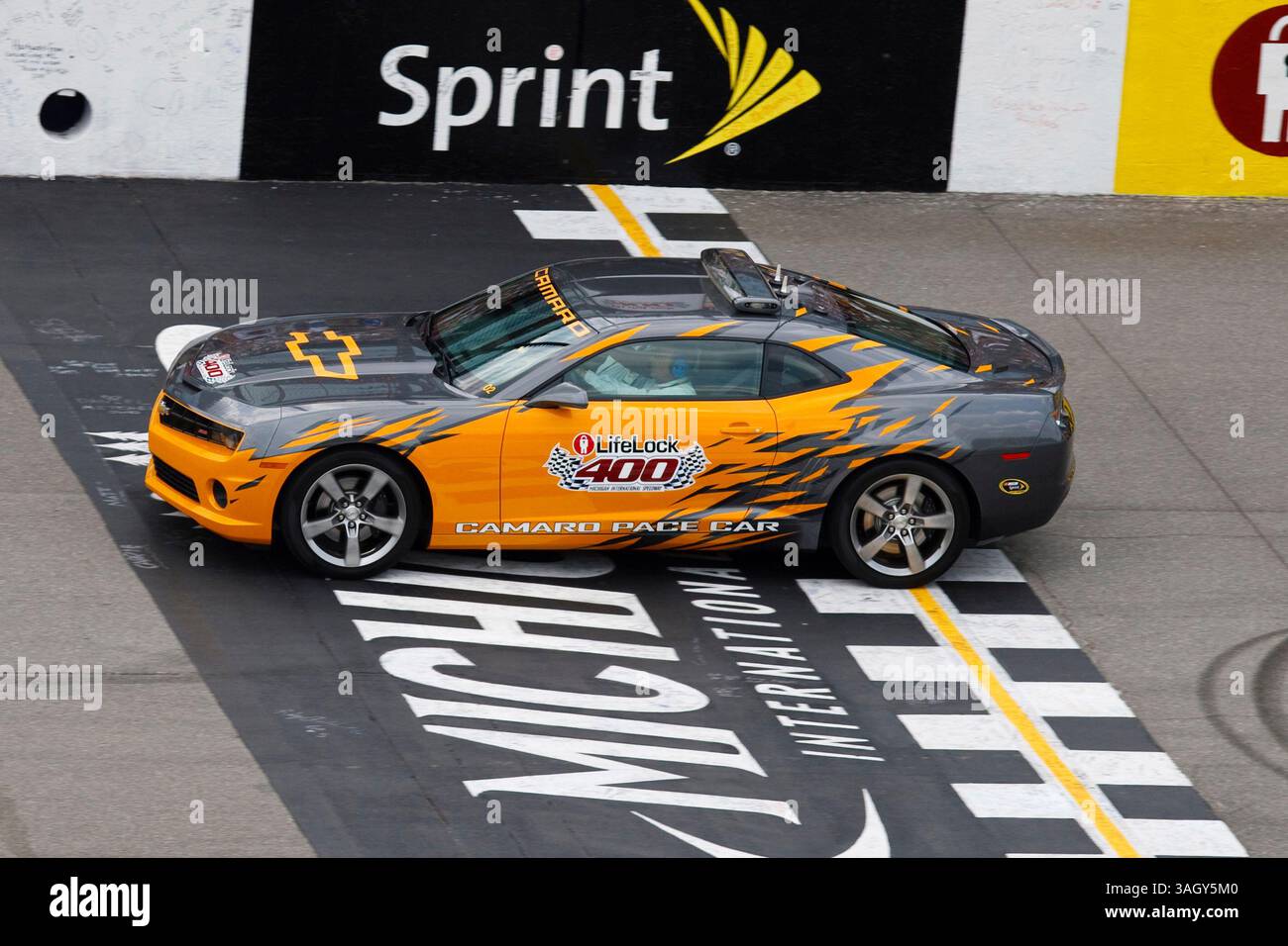 14 juin 2009 : PACE car à la course Life Lock 400, Michigan International Speedway, Brooklyn, mi. (Crédit image : © Rick Osentoski/Cal Sport Media/ZUMA Press) Banque D'Images 14 juin 2009 : PACE car à la course Life Lock 400, Michigan International Speedway, Brooklyn, mi. (Crédit image : © Rick Osentoski/Cal Sport Media/ZUMA Press) Banque D'Images