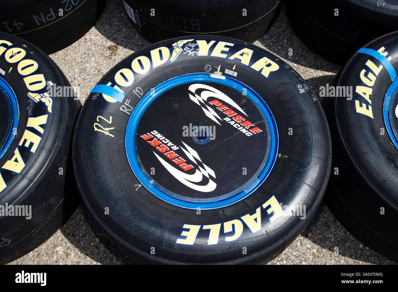 14 juin 2009 : pneus Goodyear à la course Life Lock 400, Michigan International Speedway, Brooklyn, mi. (Crédit image : © Rick Osentoski/Cal Sport Media/ZUMA Press) Banque D'Images 14 juin 2009 : pneus Goodyear à la course Life Lock 400, Michigan International Speedway, Brooklyn, mi. (Crédit image : © Rick Osentoski/Cal Sport Media/ZUMA Press) Banque D'Images