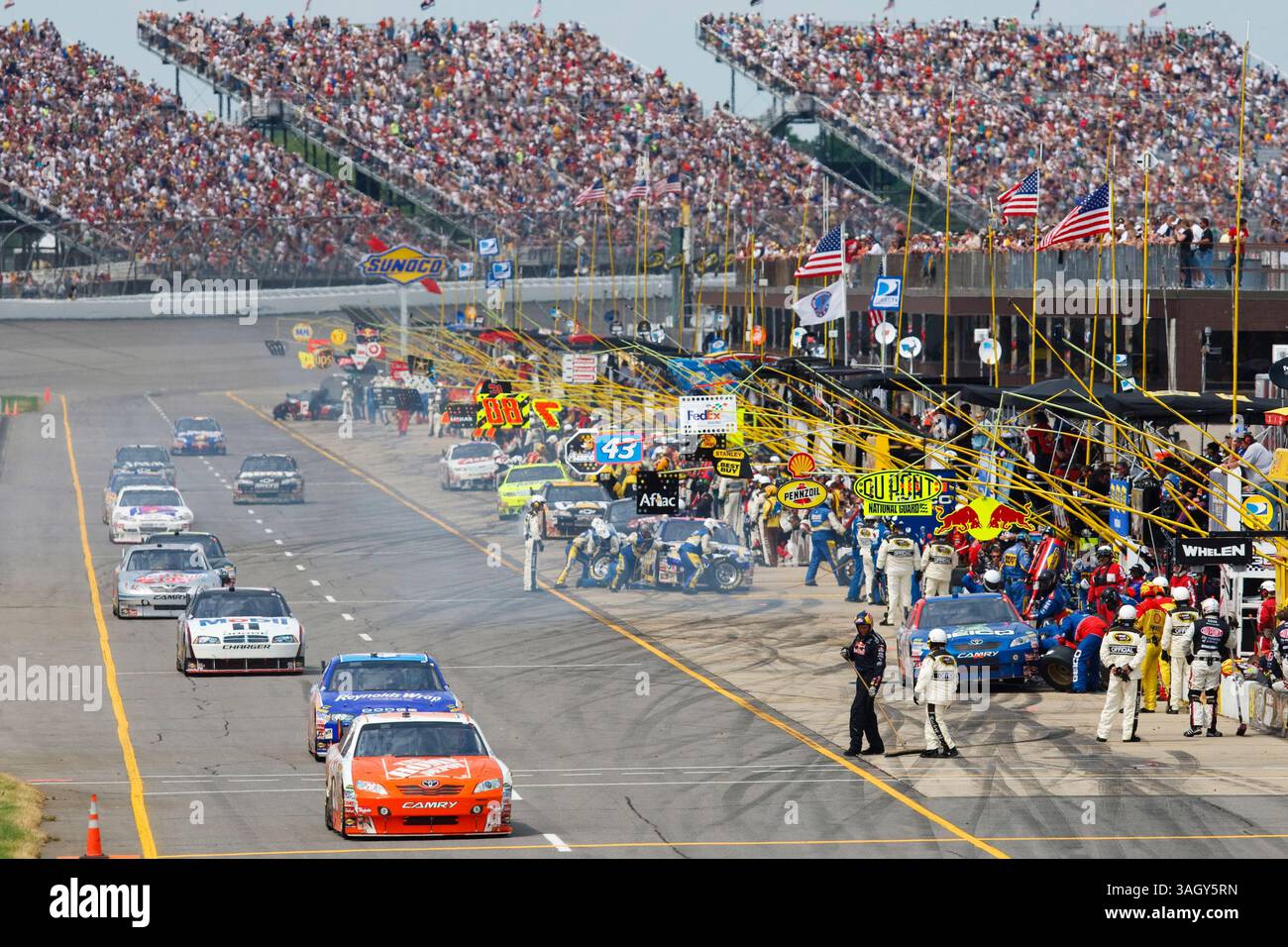 14 juin 2009 : The Pits à la course Life Lock 400, Michigan International Speedway, Brooklyn, mi. (Crédit image : © Rick Osentoski/Cal Sport Media/ZUMA Press) Banque D'Images 14 juin 2009 : The Pits à la course Life Lock 400, Michigan International Speedway, Brooklyn, mi. (Crédit image : © Rick Osentoski/Cal Sport Media/ZUMA Press) Banque D'Images