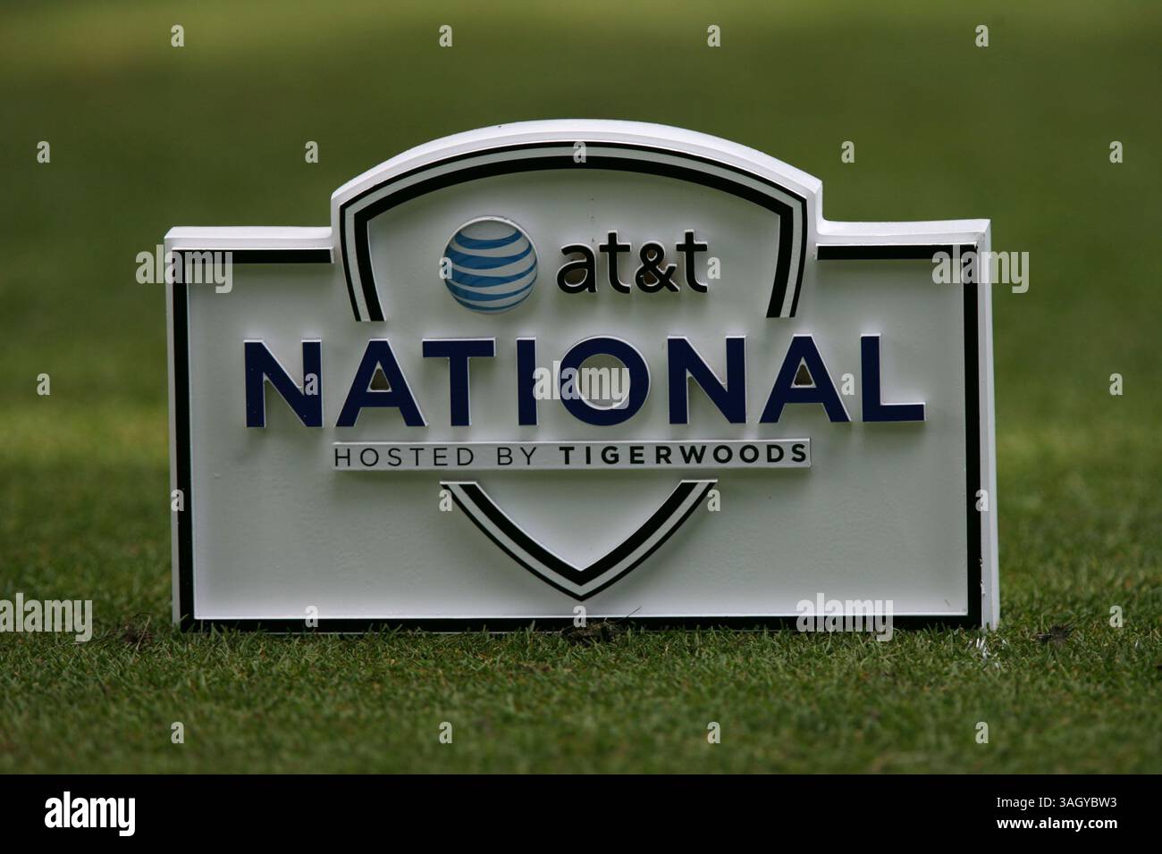 03 juillet 2009 : le logo national sur le tee box attend l'action lors de la deuxième manche du championnat national AT&T organisé par Tiger Woods au Congressional Country Club à Bethesda, Maryland. (Crédit image : © Mitch Stringer/Cal Sport Media/ZUMA Press) Banque D'Images 03 juillet 2009 : le logo national sur le tee box attend l'action lors de la deuxième manche du championnat national AT&T organisé par Tiger Woods au Congressional Country Club à Bethesda, Maryland. (Crédit image : © Mitch Stringer/Cal Sport Media/ZUMA Press) Banque D'Images