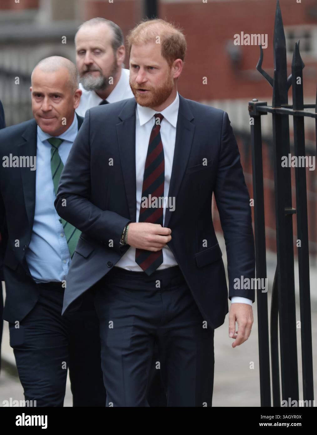 Londres, Royaume-Uni. 09th Apr, 2025. Le prince Harry arrive aux cours royales de justice pour lutter pour son droit à une sécurité adéquate pour lui et sa famille lors de leur visite au Royaume-Uni à Londres le mercredi 9 avril 2025. Photo de Hugo Philpott/UPI crédit : UPI/Alamy Live News Banque D'Images