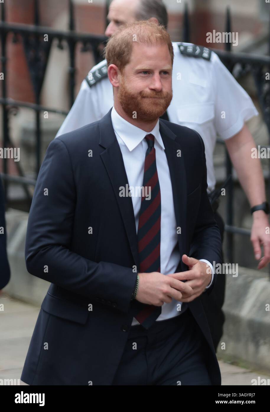 Londres, Royaume-Uni. 09th Apr, 2025. Le prince Harry arrive aux cours royales de justice pour lutter pour son droit à une sécurité adéquate pour lui et sa famille lors de leur visite au Royaume-Uni à Londres le mercredi 9 avril 2025. Photo de Hugo Philpott/UPI crédit : UPI/Alamy Live News Banque D'Images