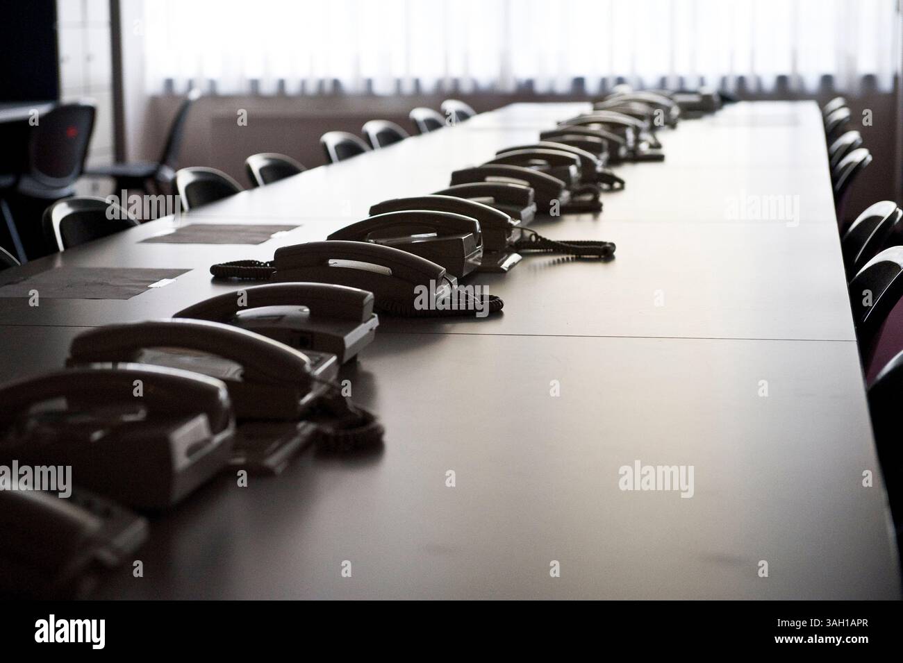 Téléphones et intérieur de la salle de presse au siège du Conseil de l'Union européenne à Bruxelles, Belgique, le 2009-10-27 , prêt à accueillir les chefs d'etat. Les premiers ministres et les présidents du sommet élaboreront une position commune sur la conférence sur le climat de Copenhague et examineront également des propositions pour la République tchèque, qui est le seul pays à ne pas avoir ratifié le traité de Lisbonne de l'UE. Le sommet de l'UE aura lieu le 29-30 octobre Â© par Wiktor Dabkowski (crédit image : © Wiktor Dabkowski/ZUMA Press) Banque D'Images